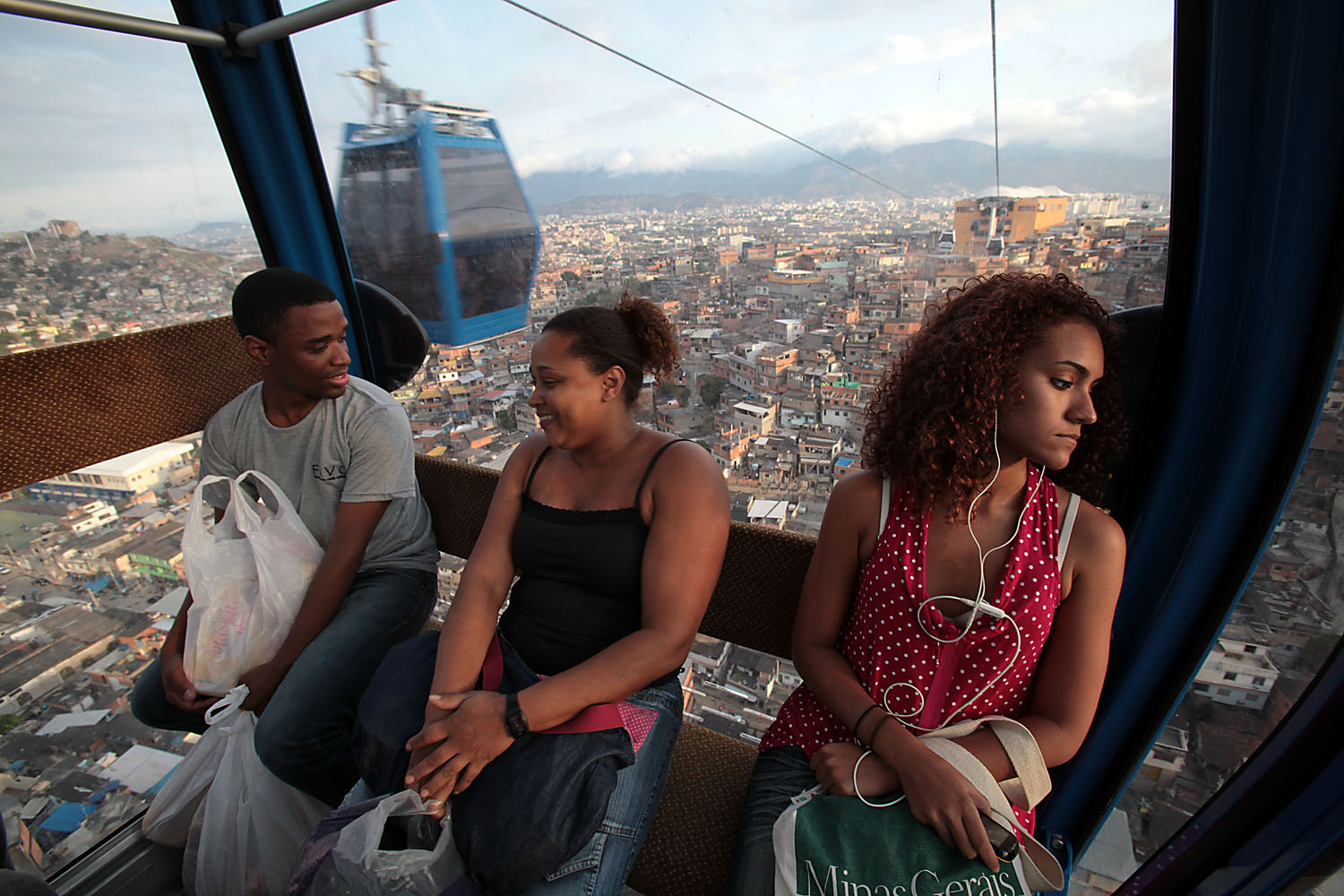 A new cable car system connects the 130,000 residents of the Complexo Alemao favela to the rest of the city.